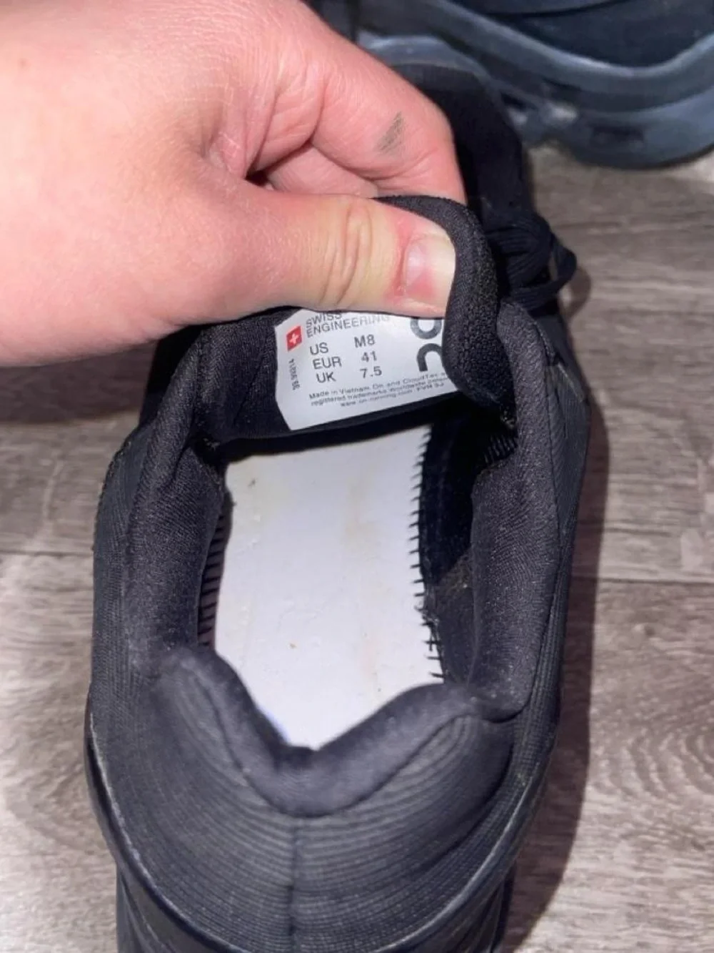 On Cloudstratus Triple Black Athletic Running Shoes Men's Size 8 No Insoles